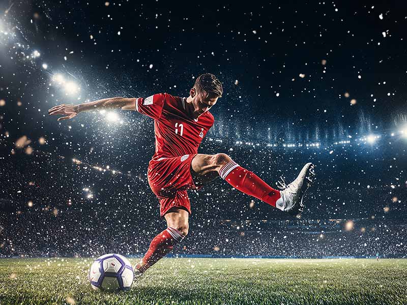 注意力集中！佐藤龙之介摆脱后低射，李昊倒地将球扑出